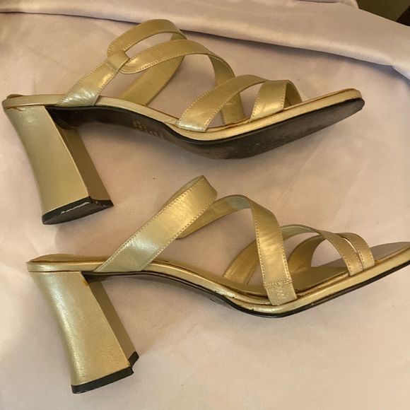 Apostrophe Moffet leather upper slide on heels. Size 9 1/2 - Picture 2 of 9